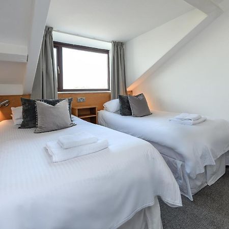 Woodlands Hall Hotel Ederyn ภายนอก รูปภาพ
