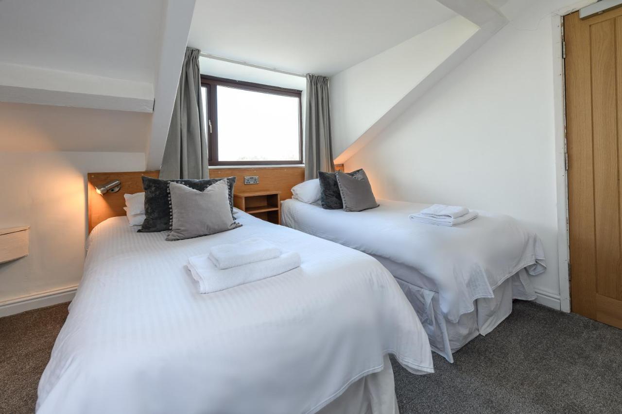 Woodlands Hall Hotel Ederyn ภายนอก รูปภาพ